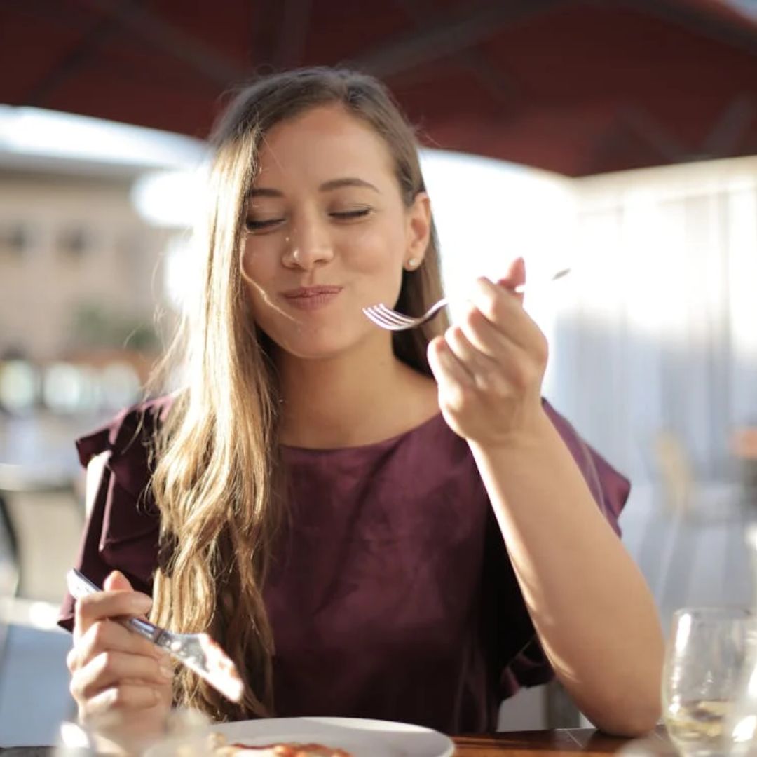 Mujer comiendo, Alimentación intuitiva