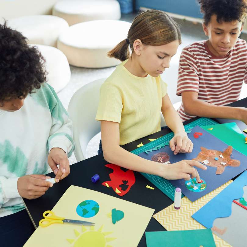 Cómo ayudar a tu hijo a organizar trabajos en grupo Trabajo en grupo, consejos para mejorar la cooperación y evitar conflictos