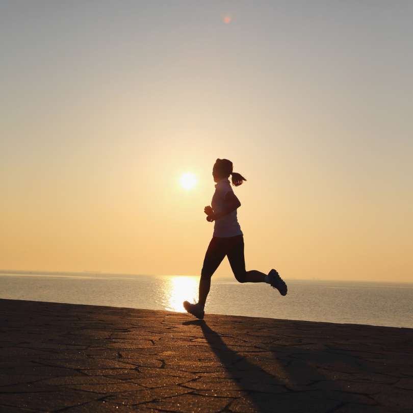 Caminar o correr: ¿qué ejercicio se adapta mejor a ti? Beneficios generales de caminar y correr