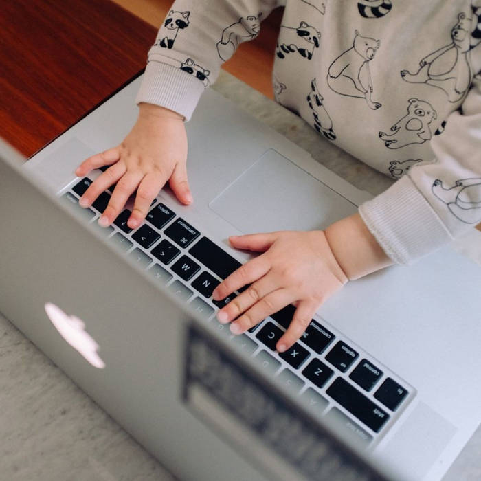 Teletrabajo y maternidad: Cómo equilibrar trabajo y familia con éxito