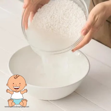 Cuándo pueden los bebés tomar agua de arroz?
