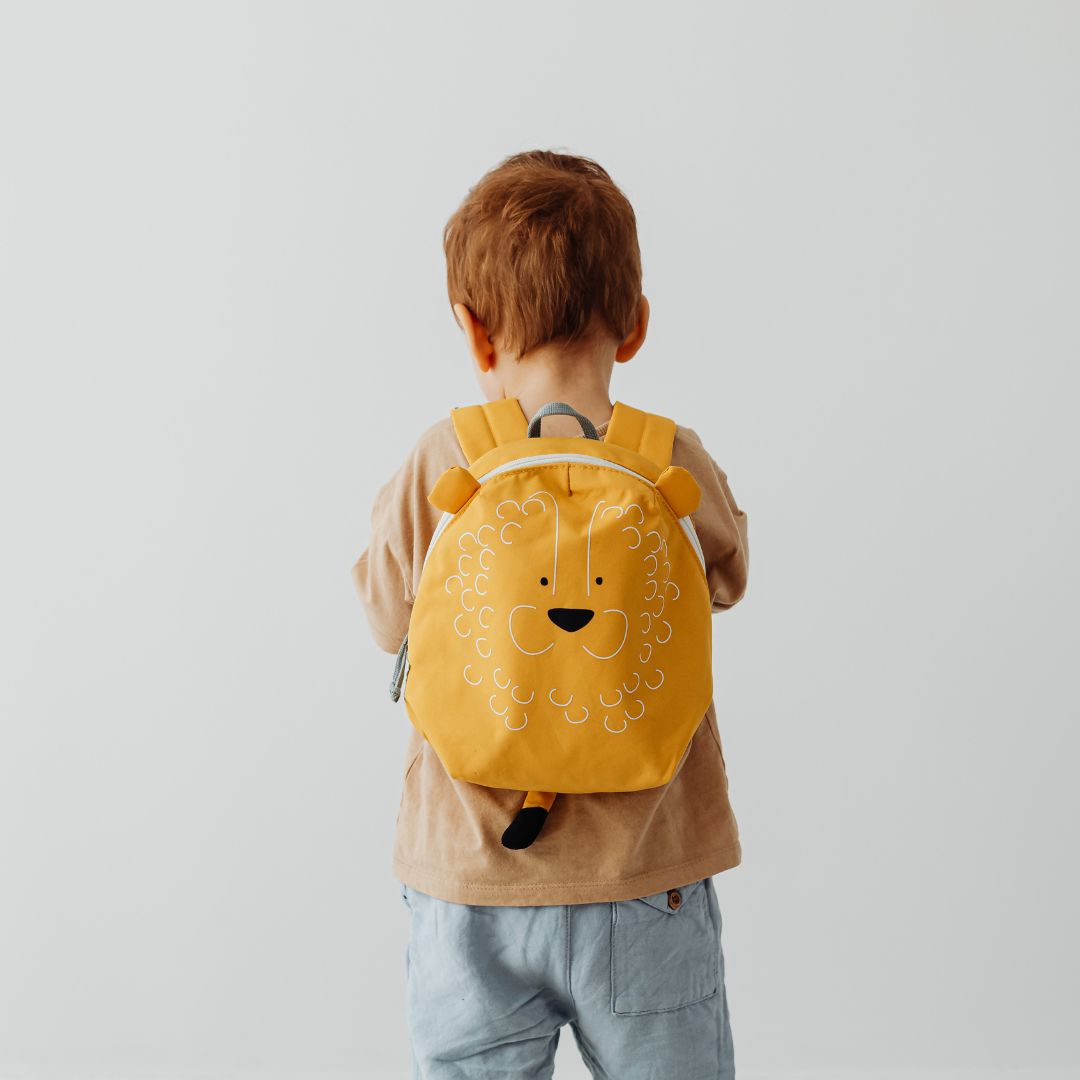 fechas inicio de curso por comunidad autónoma Niño con mochila para la vuelta al cole